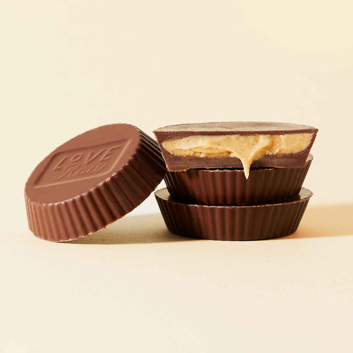 M:lk Choc Peanut Butter Cup 34 g LoveRaw